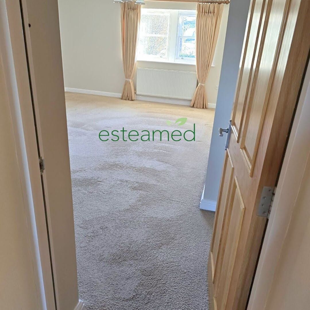 End of tenancy bedroom clean — spotless carpet and freshly cleaned surfaces ready for landlord inspection in Leeds