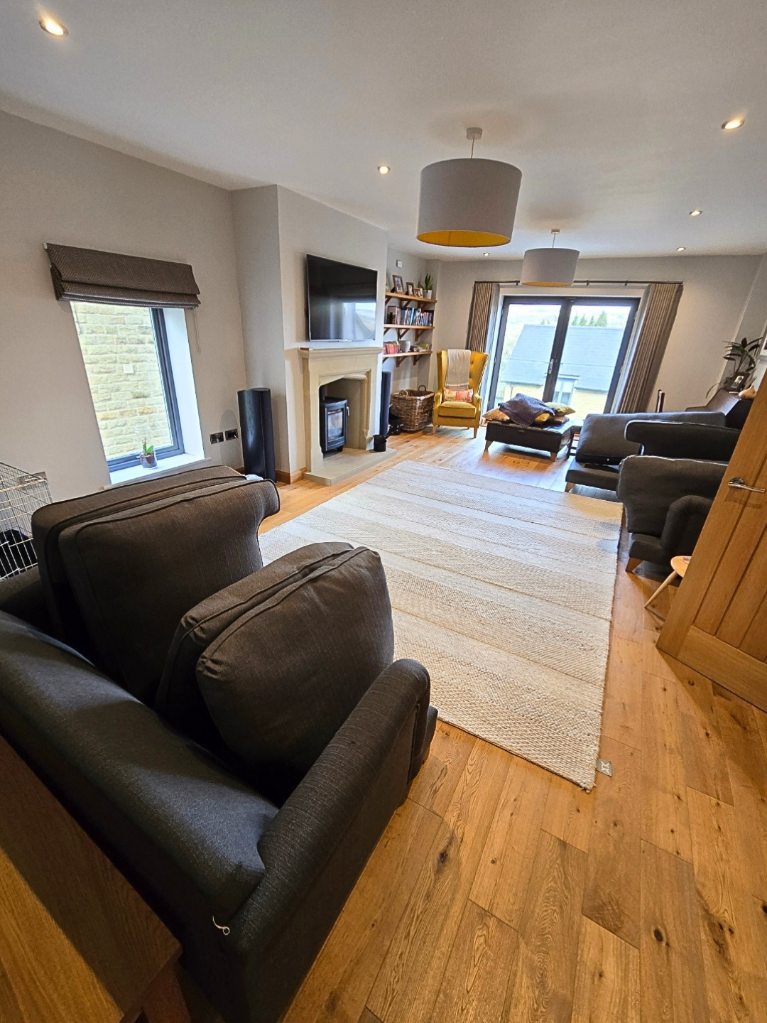 Beautiful living room upholstery cleaning result with clean dark sofa and cream rug